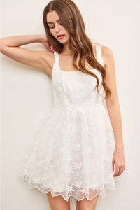MUST SQ NK LACE FLR DRESS