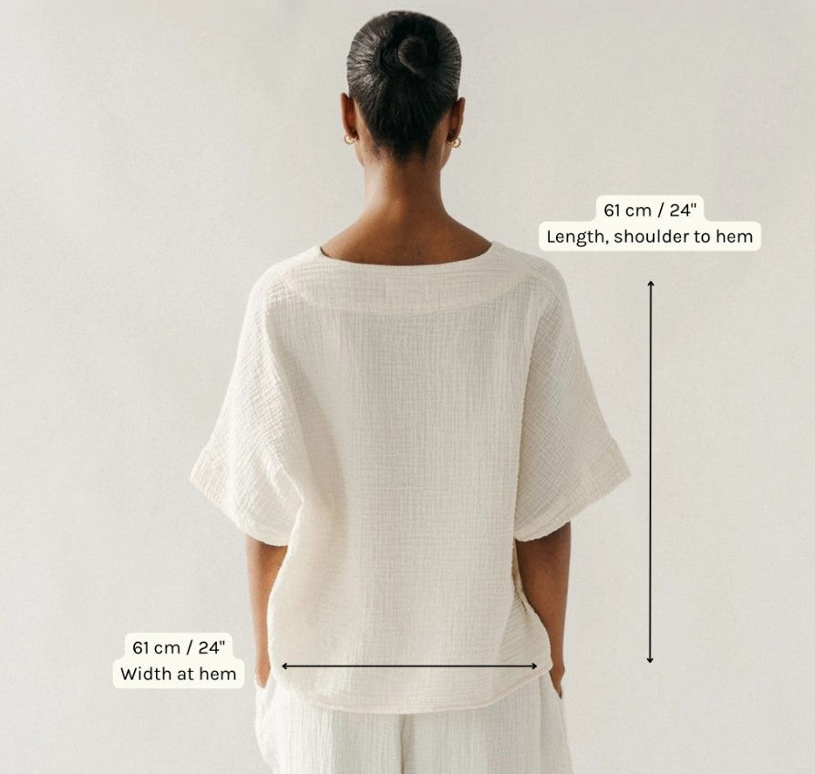 CRINKLE V NECK TOP