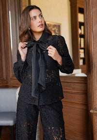 LACE LAVALLIERE BOW BLOUSE