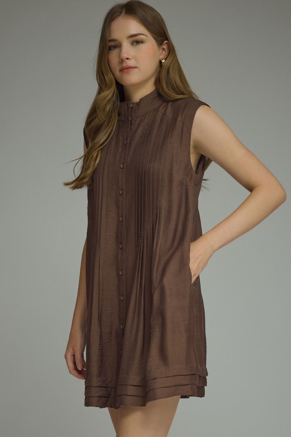 SLEEVELESS HIGH NECK DRESS