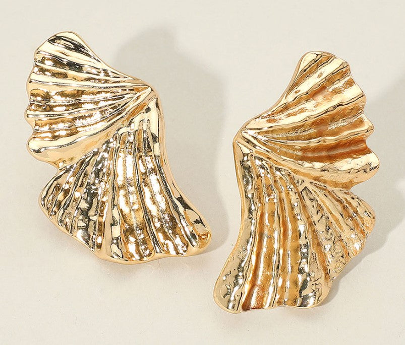 WONA EARR CLIP ON TEXTURED METAL PETAL