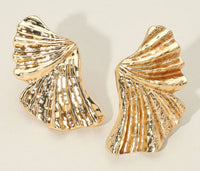 WONA EARR CLIP ON TEXTURED METAL PETAL