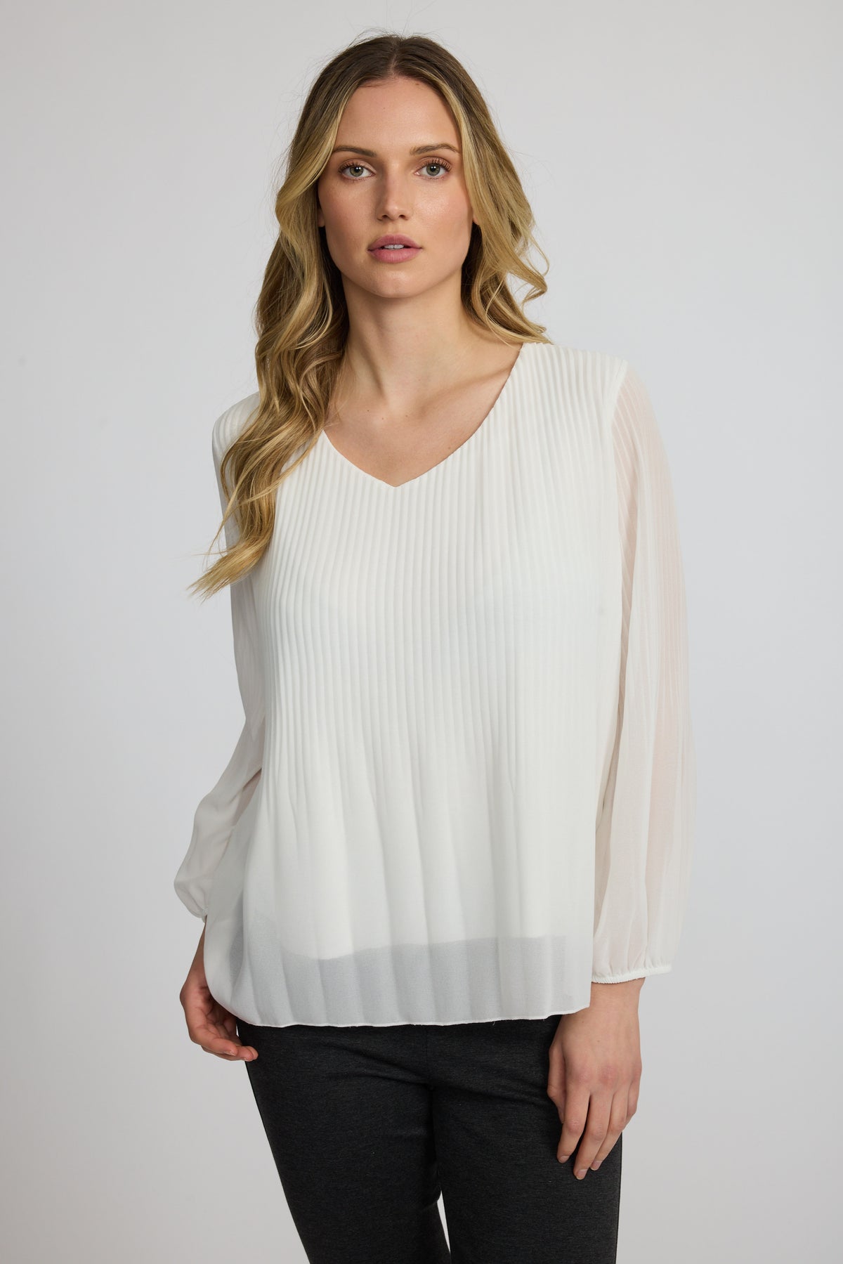 V NECK PLEATED BLOUSE