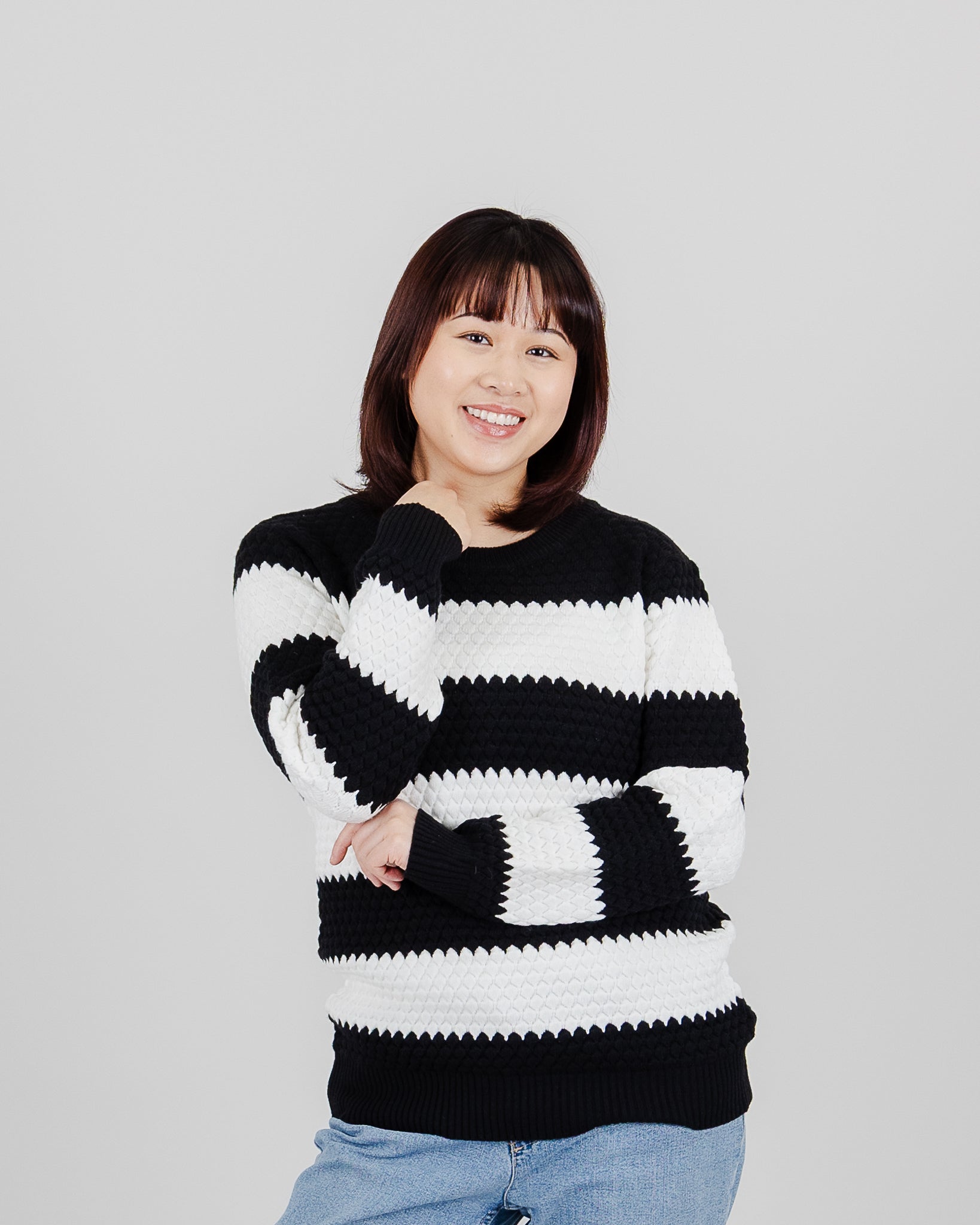 FUN SWEATER WIDE SCALLOP STRIPE