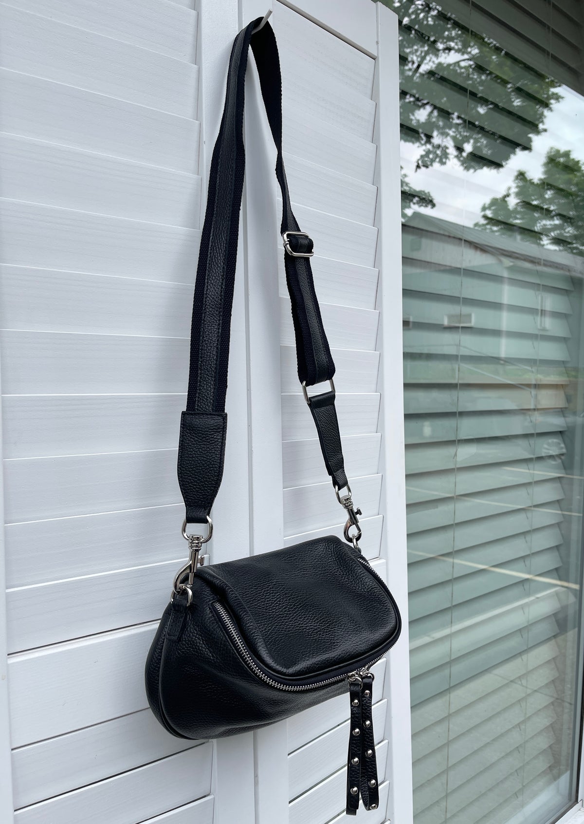 ITALIAN LEATHER ZIP WITH GROMMETS CROSSBODY