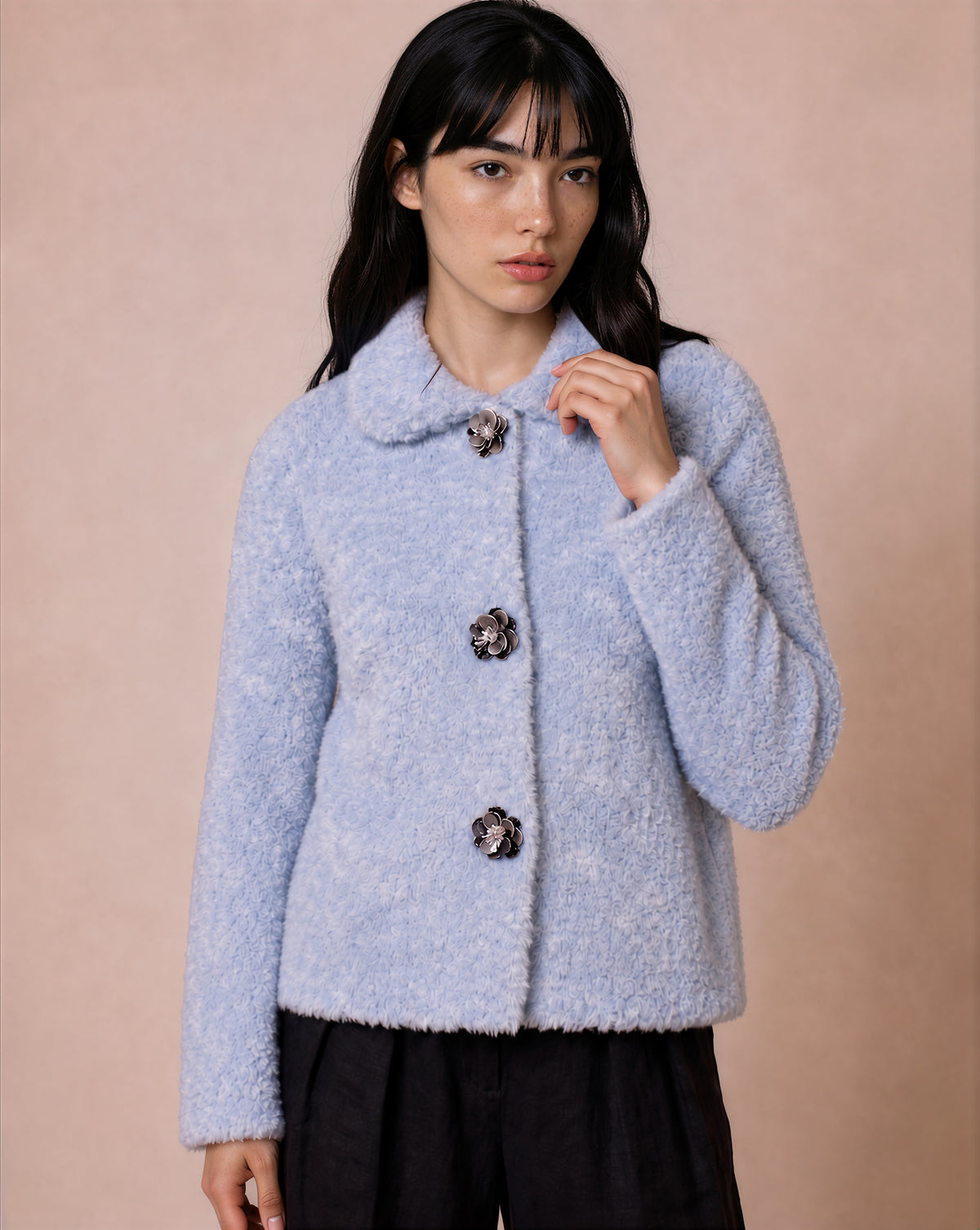 POINT SWEATER TEXTURED CARDIGAN FLOWER BUTTON