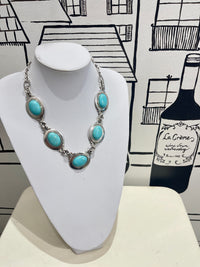 STATEMENT NECKLACE