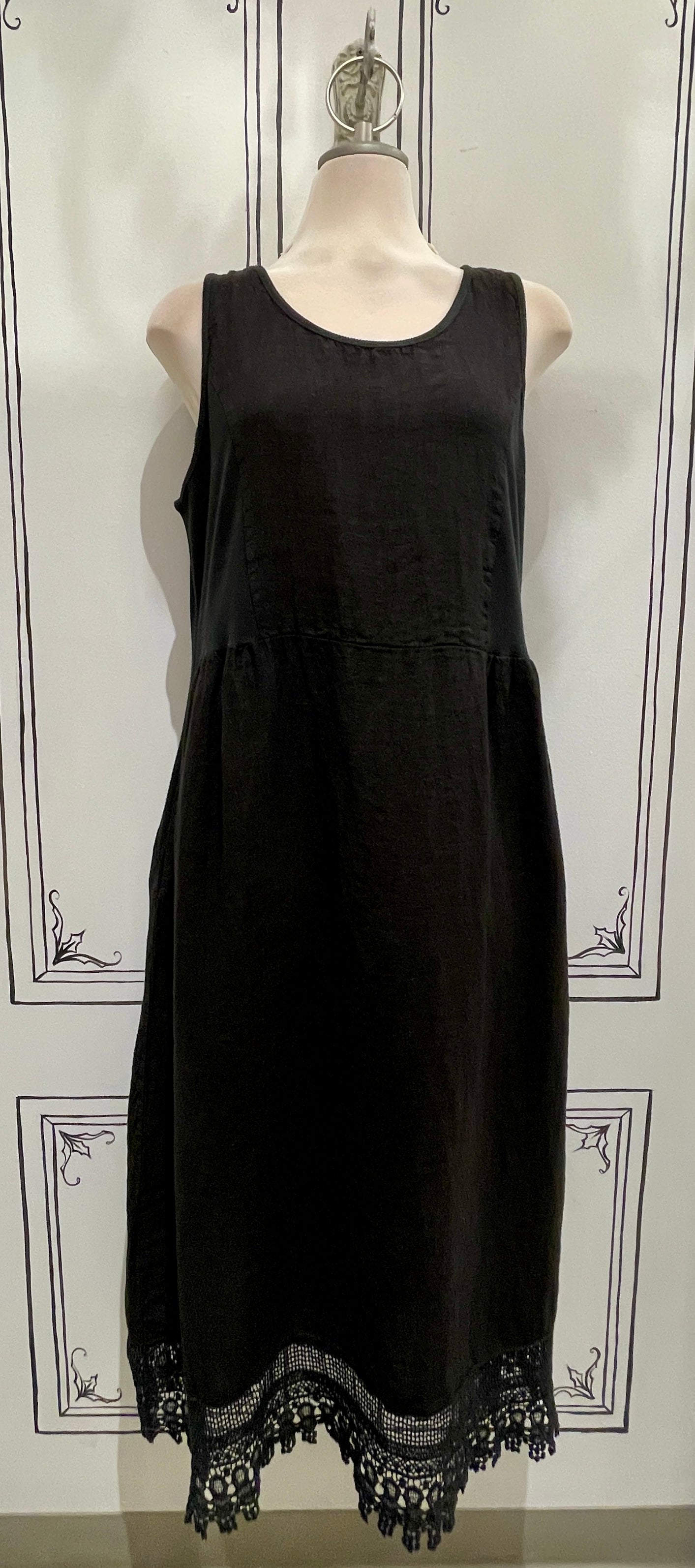 SLEEVELESS LACE TRIM AND RIBBED DRESS