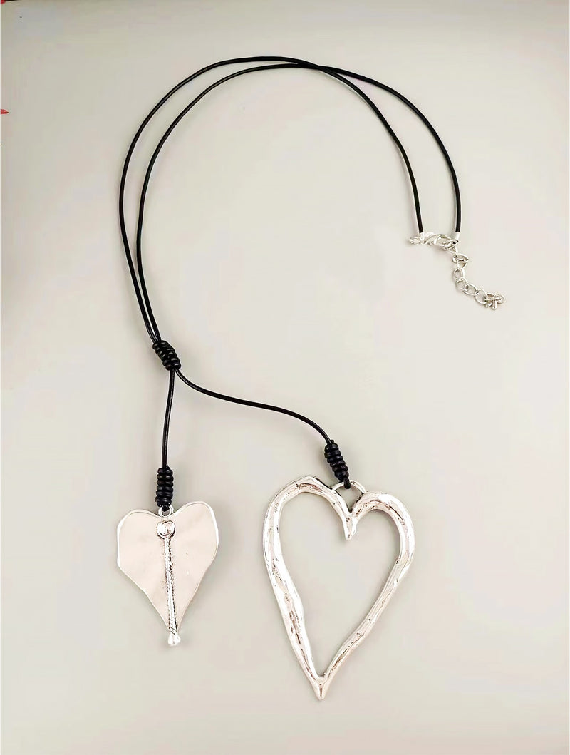 GRAND ROPE NECKLACE W TWO HEARTS
